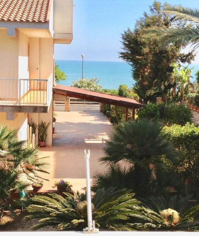 BeachFront Rooms Marina di Ragusa Bagian luar foto