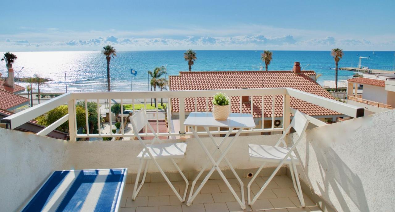BeachFront Rooms Marina di Ragusa Bagian luar foto